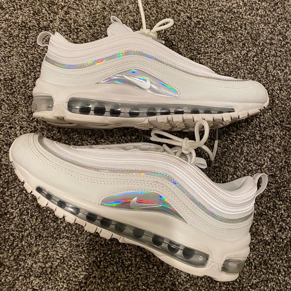 Nike Shoes - Nike shoes (never wore) size 8.5